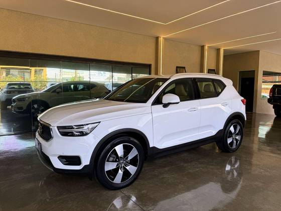 VOLVO XC40 2.0 T4 GASOLINA MOMENTUM GEARTRONIC
